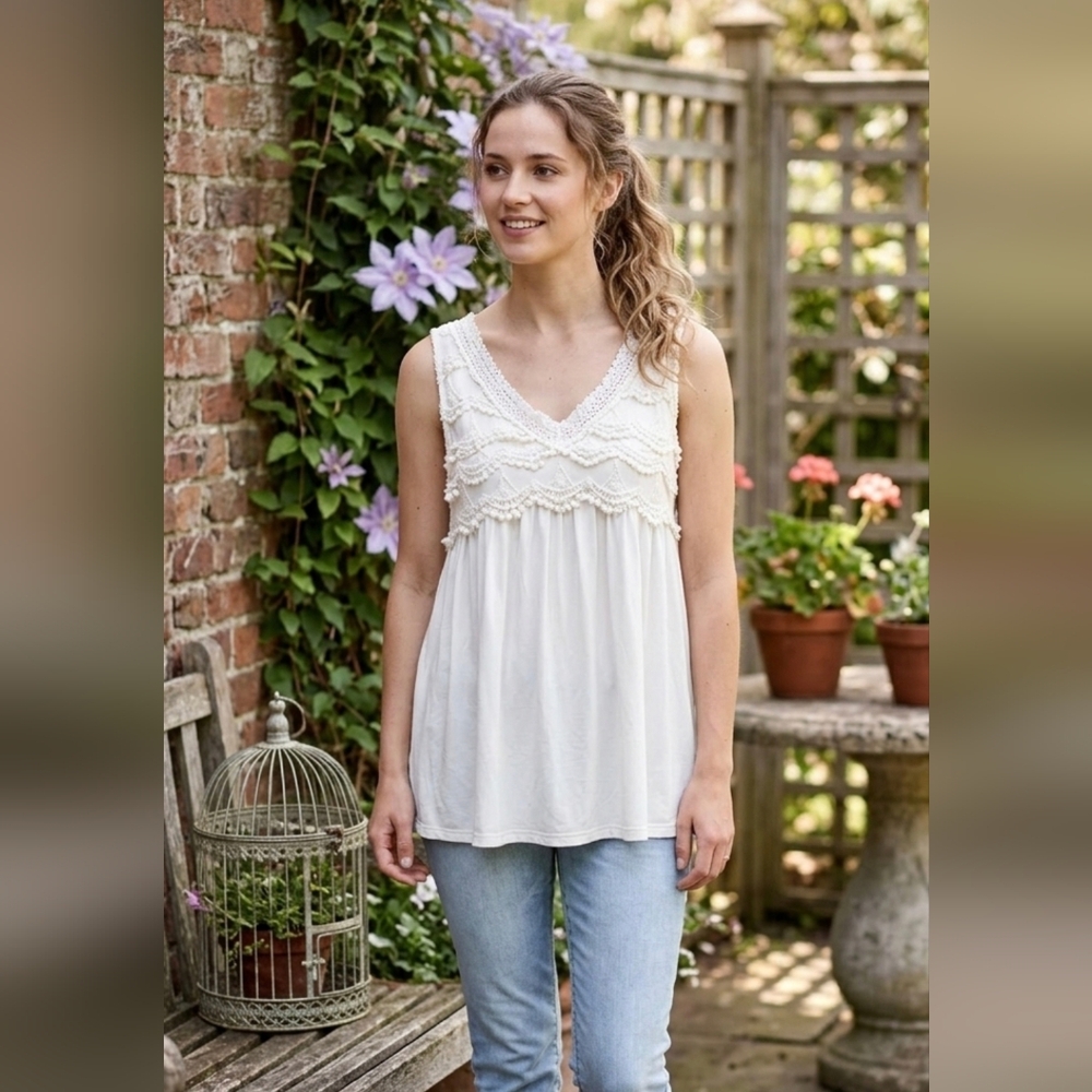 POL Sleeveless Crochet-Trim V-Neck Tank Top